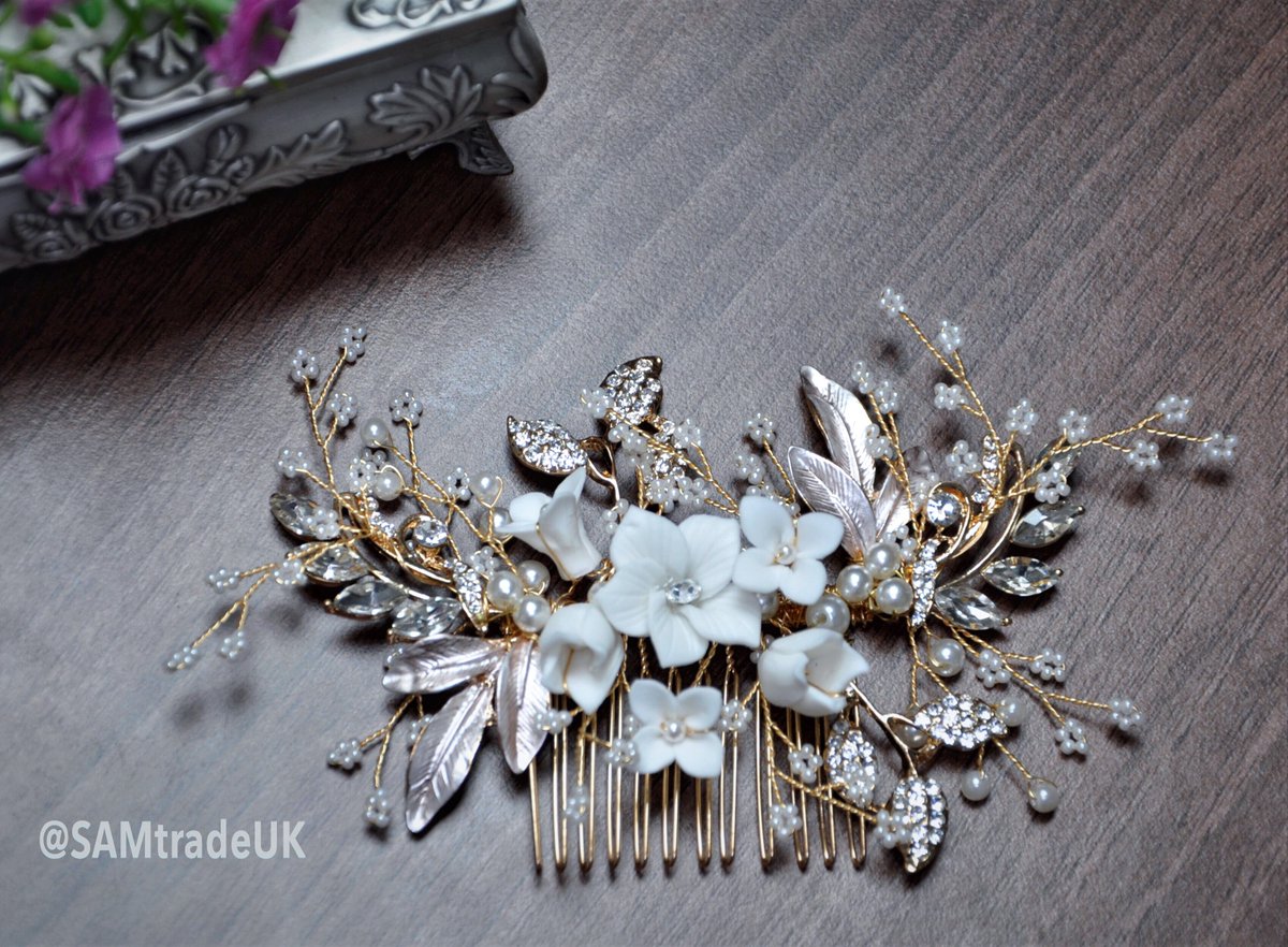 SAMtradeUK's tweet photo. We are back and happy to invite you to #review this #New addition to our #etsy shop, a luxuriously sophisticated, elegant #Handmade #BrideHaircomb
👉 https://t.co/OVlf6gKCgW
Insta 👉 https://t.co/9WZ4bWjCeK
•
#Weddings #bridesmaidhaircomb #SAMtradeUK #RT
#Like &amp; #retweet 🤝🤗
👇 https://t.co/HsOVlqA8pi