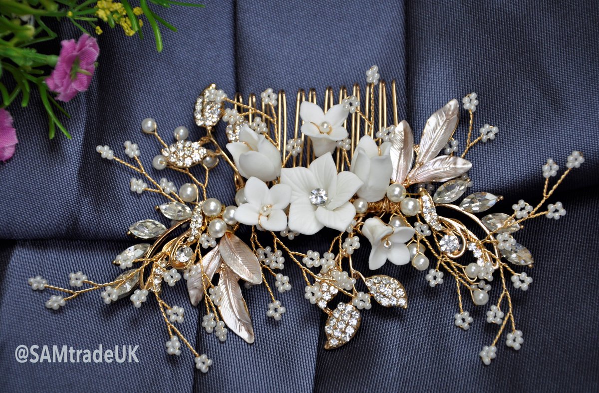 SAMtradeUK's tweet photo. We are back and happy to invite you to #review this #New addition to our #etsy shop, a luxuriously sophisticated, elegant #Handmade #BrideHaircomb
👉 https://t.co/OVlf6gKCgW
Insta 👉 https://t.co/9WZ4bWjCeK
•
#Weddings #bridesmaidhaircomb #SAMtradeUK #RT
#Like &amp; #retweet 🤝🤗
👇 https://t.co/HsOVlqA8pi