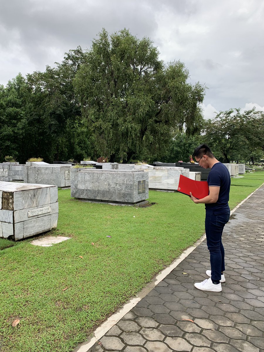 nuffcedd_'s tweet photo. Taking a trip down “Memorial Lane”. Estimating population indices in a cemetery. #PopulationEcology #AdvancedEcology https://t.co/RN9hmGfgma