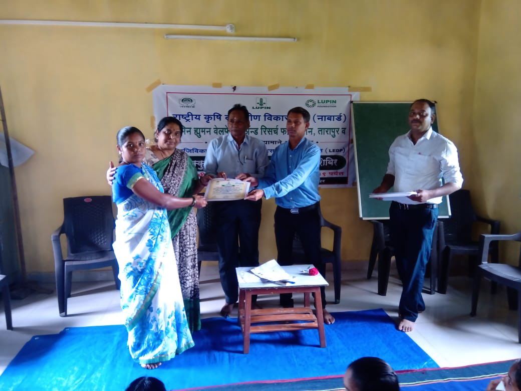 LupinCSR's tweet photo. #LHWRF #Tarapur distributed Certificate for #BackyardPoultryTraining under #LEDPProject @DDM #Palghar @Najim1477
#NABARD @sitaramgupta11 https://t.co/36LfcTzCTW