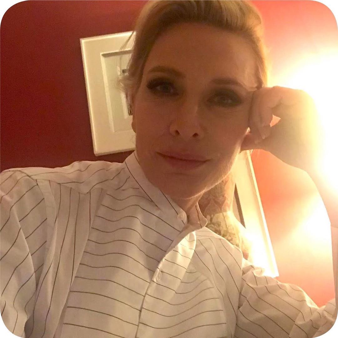 my girlfriend just sent me this selfie..what do I reply?😳