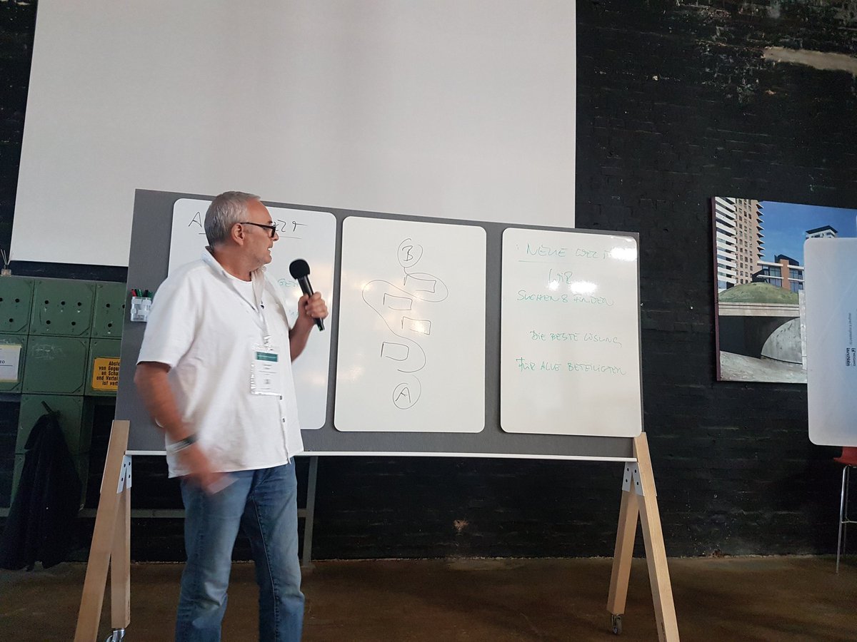 ivonne_hoppe's tweet image. Agiles mindset mit conrad giller beim agiLE barcamp #agilemindset #agileleipzig #agilebarcamp #Leipzig