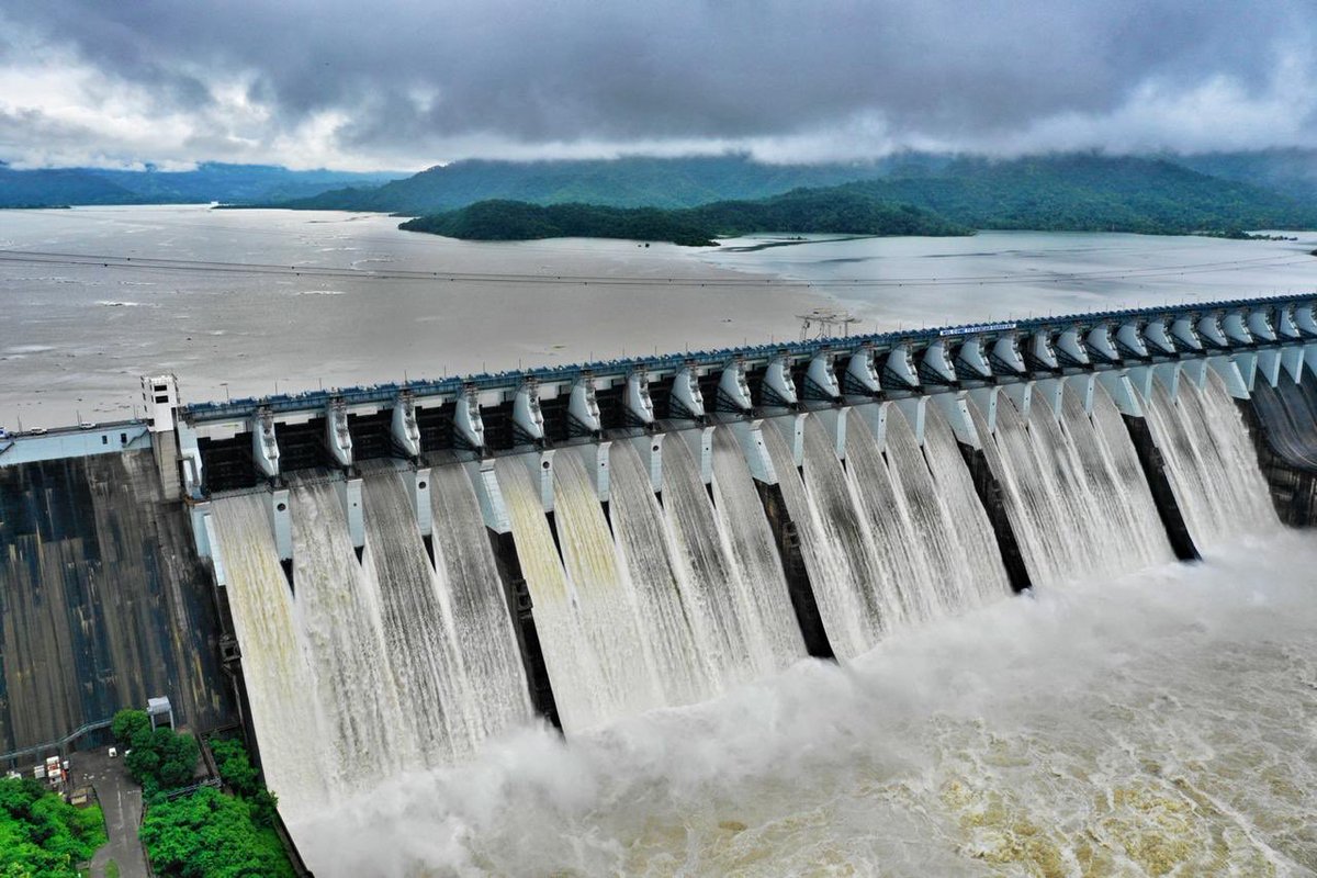 Sardar Sarovar Narmada dam 98.34 full, water level 138.14 m and rising
