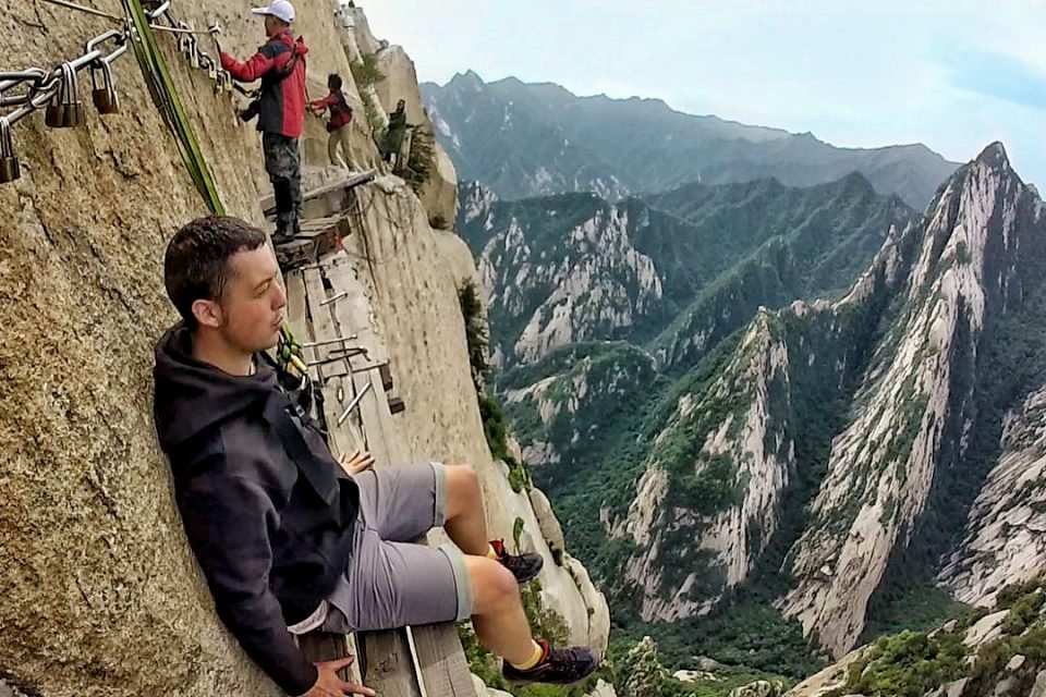 bg_globe's tweet photo. Mount Hua One of the Most Dangerous Place in the World

For detail: https://t.co/muJmosJJQj

#Mounthua #DangerousFellows #Dangerousplace #Beautifulglobal https://t.co/gr2Kbh0MTX