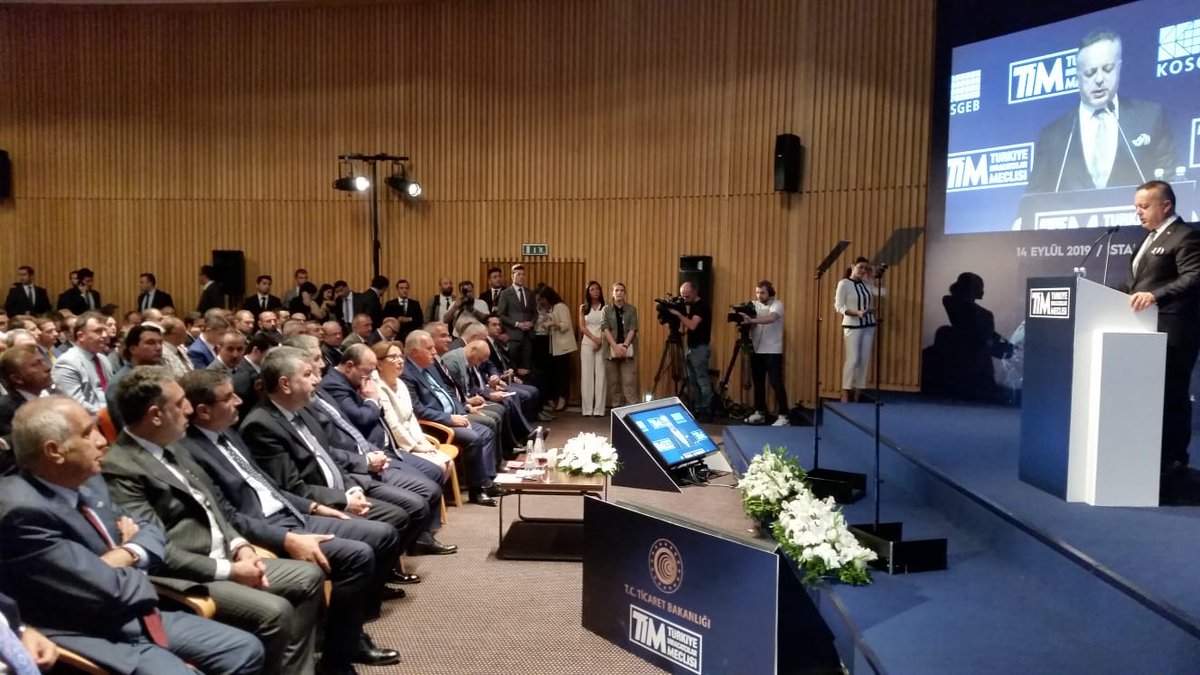 AKaanTR's tweet photo. .@TCSanayi ve Teknoloji Bakanımız Sn.@Varank ve @Ticaret Bakanımız Sn.@Pekcan'ın katılımıyla gerçekleştirilen #TİMDelegelerÇalıştayı'ndayız. Bakanlarımızın da aktardığı gibi,faizlerdeki düşüşle ülkemiz uluslararası durumu fırsata çevirebilir.Bu atılım için hepimize görev düşüyor. https://t.co/kbH9P1LZvV