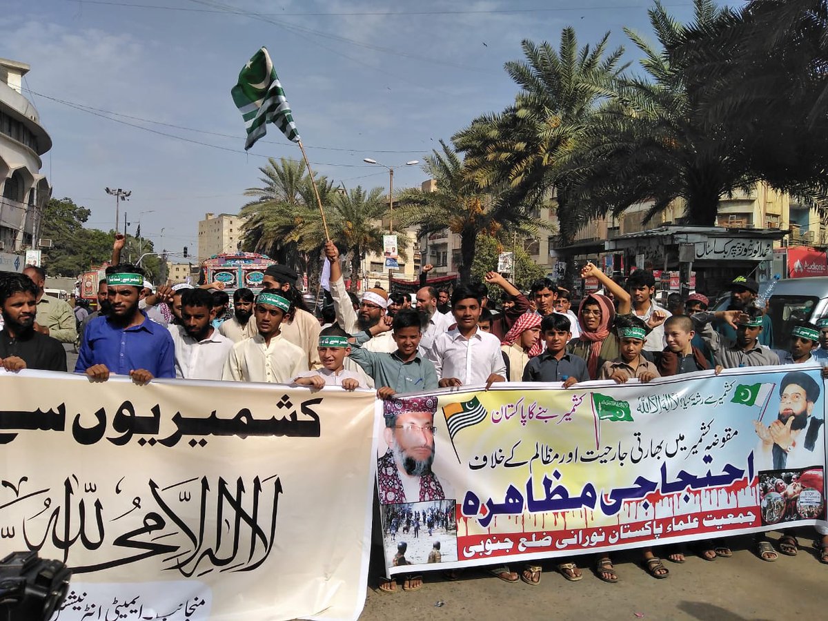 6NNNEWS's tweet image. #Karachi :
#KASHMIRION SE IZHAR-E-YAKJEHTI K LIYE REGAL CHOWK PAR MUZAHIRA.
MUZAHIRAY ME #JUP #MQMpk AUR DEEGAR JAMATON K REHNUMAO KI SHIRKAT.
MUZAHIRAY ME #AmnestyInternational K NUMAINDAY BHI SHAREEK.
2:00PM
#6nnNews 
#News 
#Kashmir 
#PK