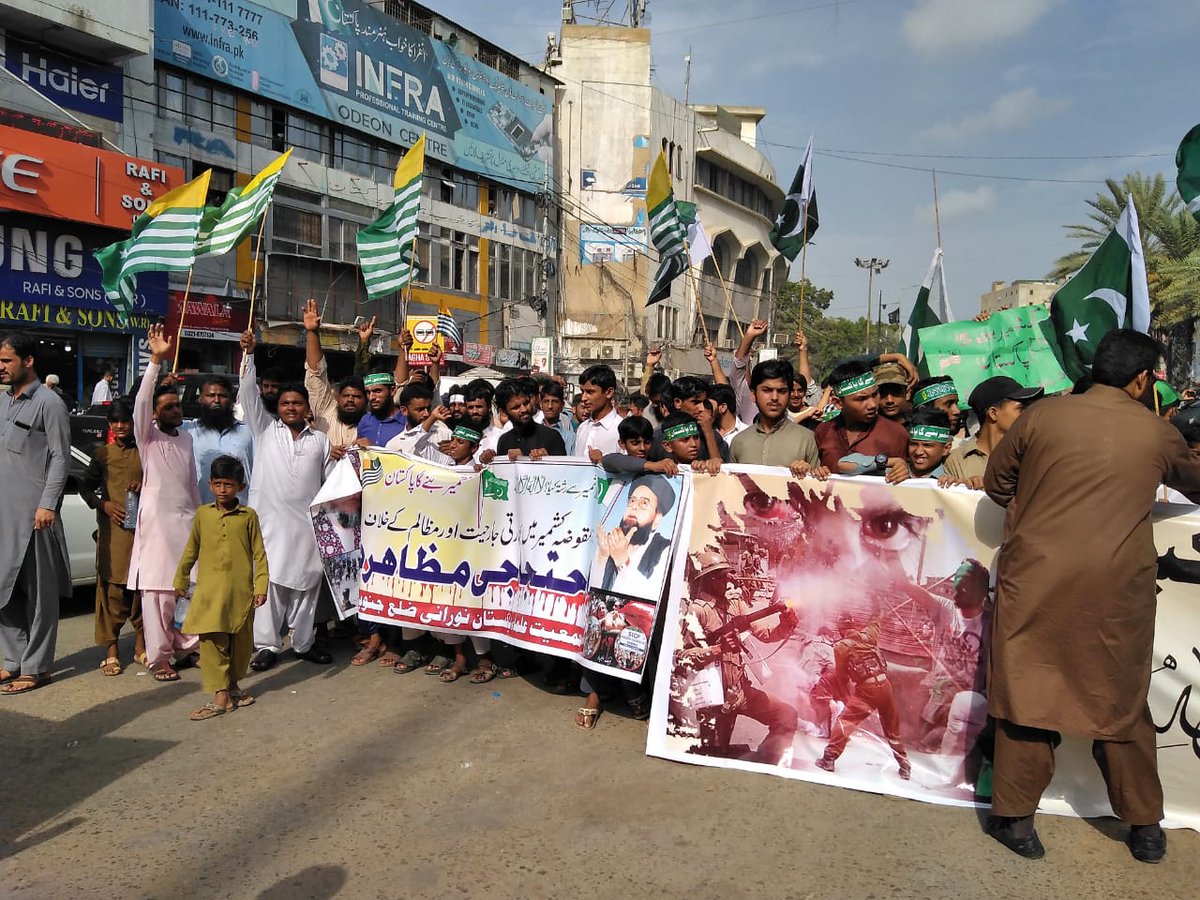 6NNNEWS's tweet image. #Karachi :
#KASHMIRION SE IZHAR-E-YAKJEHTI K LIYE REGAL CHOWK PAR MUZAHIRA.
MUZAHIRAY ME #JUP #MQMpk AUR DEEGAR JAMATON K REHNUMAO KI SHIRKAT.
MUZAHIRAY ME #AmnestyInternational K NUMAINDAY BHI SHAREEK.
2:00PM
#6nnNews 
#News 
#Kashmir 
#PK