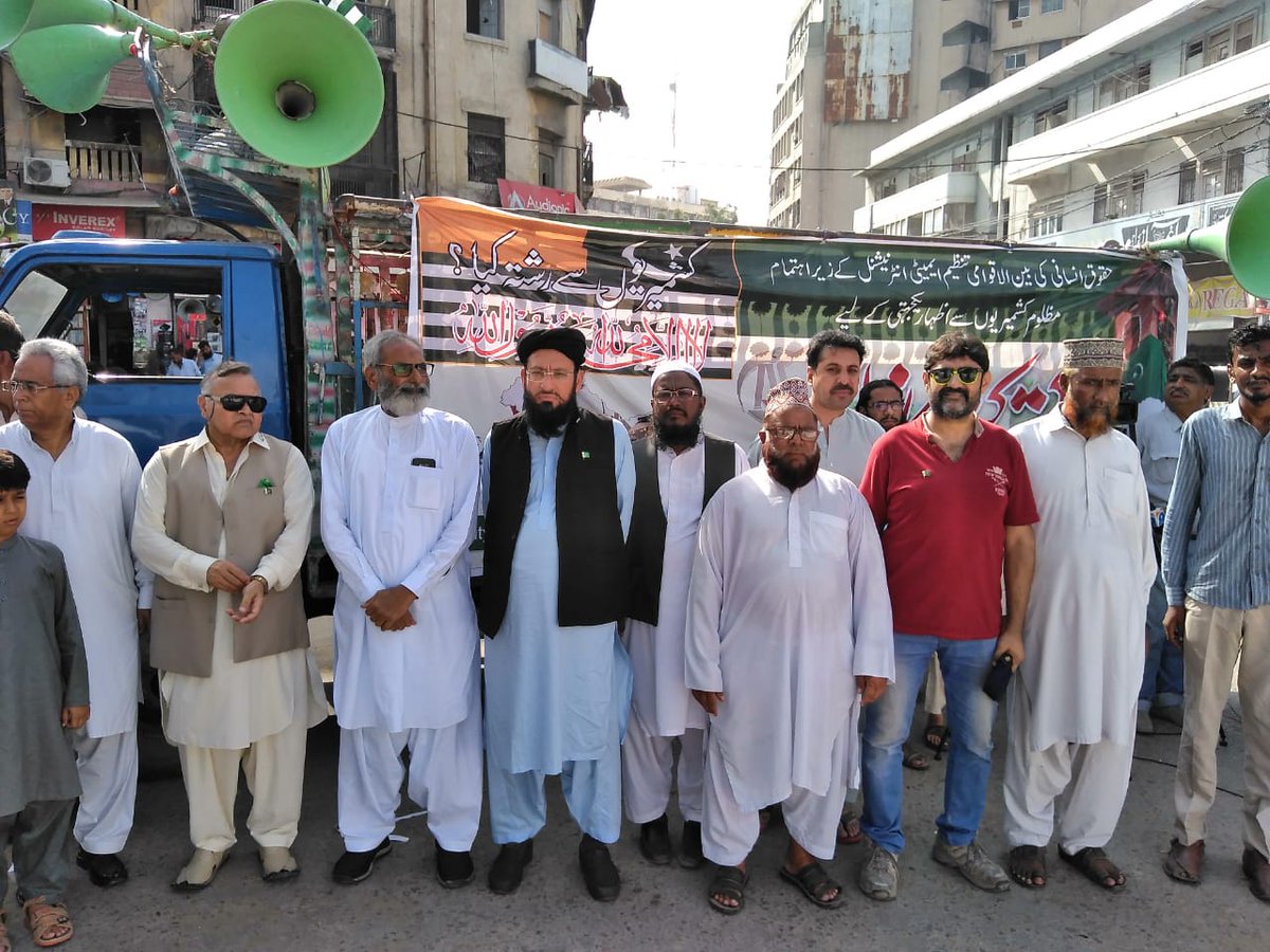 6NNNEWS's tweet image. #Karachi :
#KASHMIRION SE IZHAR-E-YAKJEHTI K LIYE REGAL CHOWK PAR MUZAHIRA.
MUZAHIRAY ME #JUP #MQMpk AUR DEEGAR JAMATON K REHNUMAO KI SHIRKAT.
MUZAHIRAY ME #AmnestyInternational K NUMAINDAY BHI SHAREEK.
2:00PM
#6nnNews 
#News 
#Kashmir 
#PK