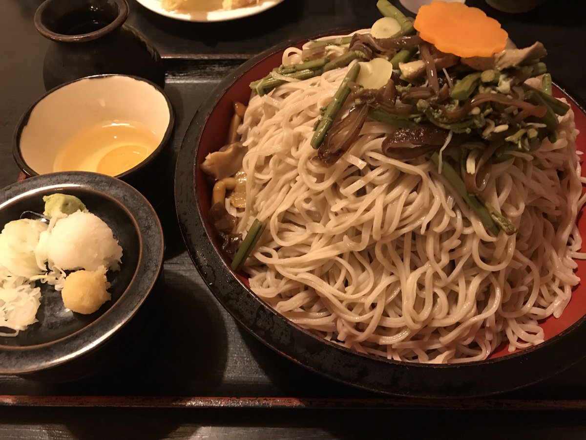 ট ইট র イカコ 佐久の草笛のお蕎麦 大森日雅さんにオススメのお店だったので 大盛りにしたらチョモランマだった めちゃめちゃ美味しい
