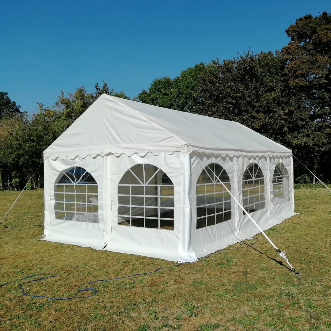 Birthday marquee in a field! #marqueeparty #marqueehiremiltonkeynes
#strawberryfieldz
#marqueehirebedfordshire
#marqueehirebucks