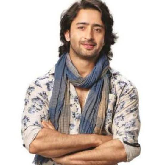 Shaheer Sheikh & Mahira KhanA poet and a painter who brought his words to life. Theirs was supposed to be a professional relationship, but when she became his poetry, and him her art, it was an inferno that burned the world down in it's passion.