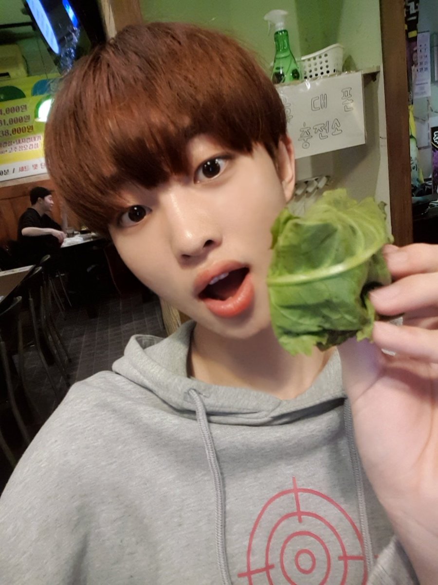 Woollim_rookie's tweet photo. [Woollim Rookie_협, 윤성, 창욱]

여러분!! 추석 잘 보내고 계신가요? 저희 울림즈는 각자만의 방법으로 즐겁고 알차게 보내고 있습니다! 연휴가 벌써 끝나는 것 같아 조금 아쉽지만😂 여러분도 남은 연휴 사랑하는 가족들과 행복한 시간 보내세요!🥰

#woollim #울림 #이협 #황윤성 #주창욱 https://t.co/fExgDa1LWT