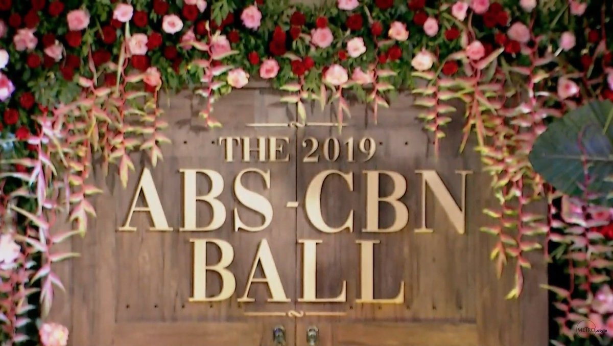 PBBabscbn's tweet photo. Team Online, who's excited for tonight's big event? ❤️ Watch the red carpet live stream on https://t.co/eKAY3hEF1m #ABSCBNBall2019 https://t.co/7sMDlsEMWV