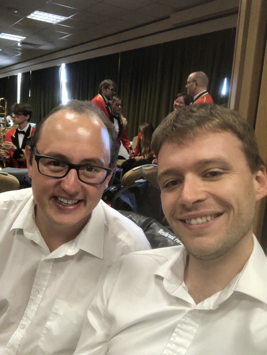 CottenhamBrass's tweet photo. In the holding area, great atmosphere! @CheltenhamRaces #nationalfinals2019 https://t.co/NrniD4tXzL