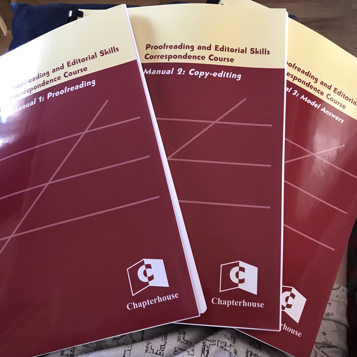 LucyOnionsAuth's tweet photo. I’m so, so ready for the next chapter! (Buddum-tish). In around 10-20 weeks, I’ll (hopefully) be a qualified #proofreader and #copyeditor! I’m officially a #student again! Let’s do this! 

#chapterhouse #correspondencecourse https://t.co/C3YhXJm99y