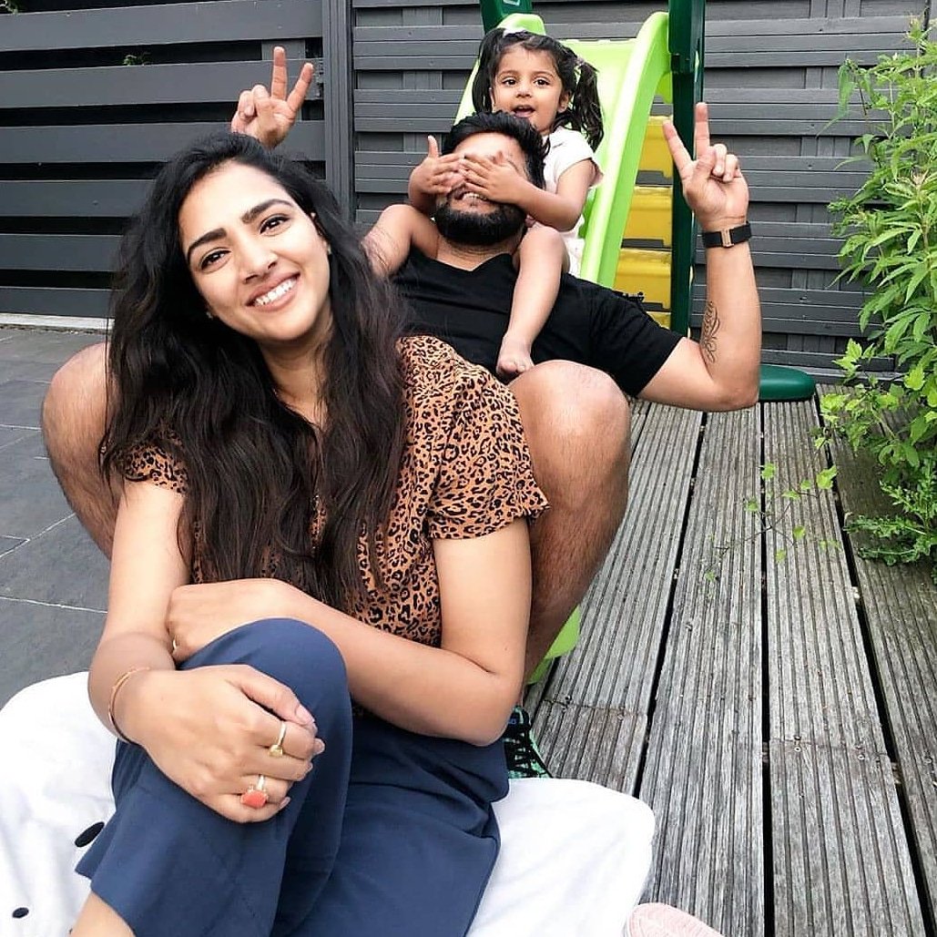 Raina_World's tweet image. Fam Jam ❤ @ImRaina @_PriyankaCRaina #GraciaRaina #sureshraina #sureshraina3 #priyankaraina #raina #therainafamily