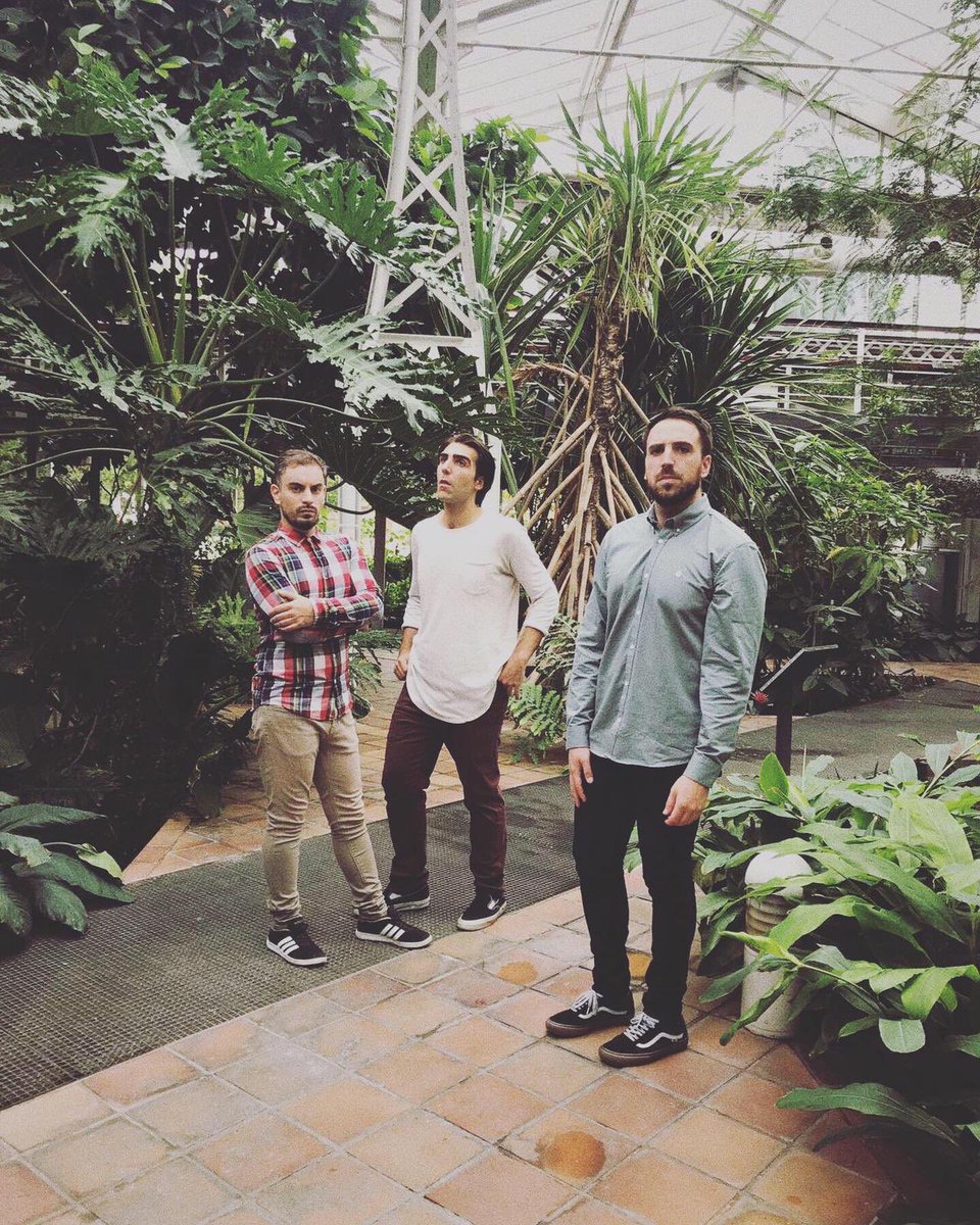 🔥Openin Season 19/20🔥.
We are on the point of landing... Soon we’ll release our first LP and announce tour dates.
.
.
New Video.
👉👉 Link in bio.
.
.
📸 Pilar Ghermosell
.
.
#rojocardinal #postrock #musicamadrid #carharttwip en Madrid, Spain