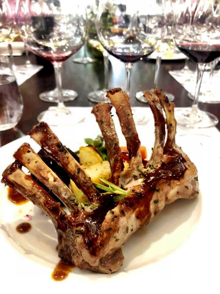 ReciprocalWine's tweet photo. Meandering through 2015 Burgundy ... a fabulous way to spend a Friday afternoon!

#Burgundy #RiedelSA #Mastrantonio #LouisLatour #LouisJadot #FridayFeeling #winelunch #winetasting https://t.co/WcBA9ohwxN
