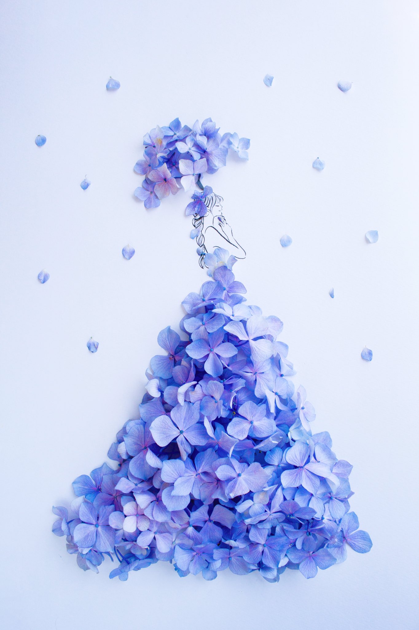 はな言葉 葉菜桜花子 紫陽花ドレス アジサイの複雑な色合いを表現したドレス 雨粒のようなアクセサリーと紫陽花傘がお気に入り 花言葉ドレス Flowery Fields はな言葉 葉菜桜花子 紫陽花ドレス アジサイの複雑な色合いを表現したドレス 雨粒のようなアクセサリーと紫陽花傘がお気に入り 花言葉ドレス Flowery Fields