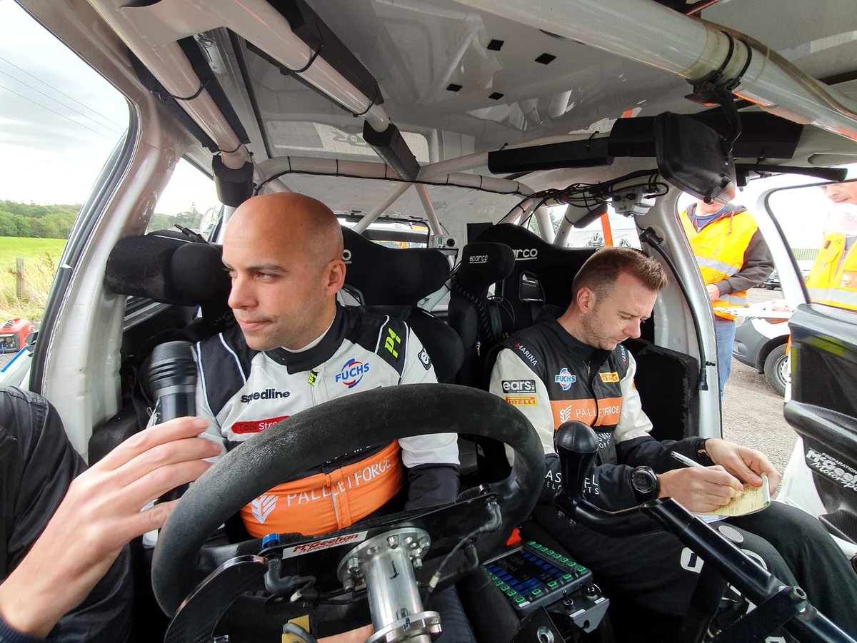 SRC_Rally's tweet photo. ⏱ A change of car hasn’t hampered Bogie then as he establishes a 10s lead at the head of the @GallowayHills 👇🏻
Armstrong is second ahead of an impressive Young, but it’s Wink who is provisionally 3rd as Young is ineligible for points... #SRC19 https://t.co/bW7fdg8wwm