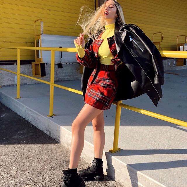 dhlfashion's tweet photo. You got the look – then share it with us 👉 #DHLFashion

#RedAndYellow #FashionStyle #GenZYellow #Streetwear
📸 meddline https://t.co/PUR0qgOTGV
