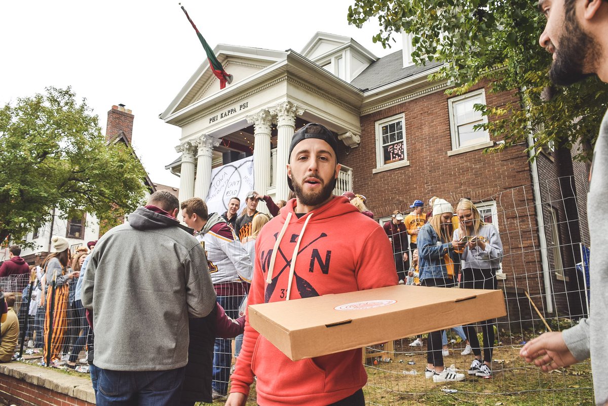 🗣 FRAT ROW

We’re handing out free pizza this afternoon 👀

Be on the lookout.