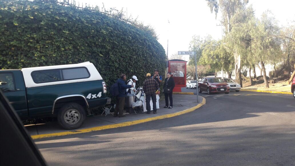 AriYToro1's tweet photo. @CallessLibres @APTU15 @SSP_CDMX @UCS_GCDMX @Alcaldia_Coy @TuiteraMx @PorCoyoacanVP @GobCDMX @PeatonDelSur @susanakana @NAPOLESVECINO @NoPatioTlalpan @lavozdepolanco @CondesaVecinos @nachorago Vecinos EXIGAMOS a las autoridades gruas, infracciones , para tener pasos peatonales! TODOS UNIDOS Y EXIGIENDO ! https://t.co/4iqh2a4M4G
