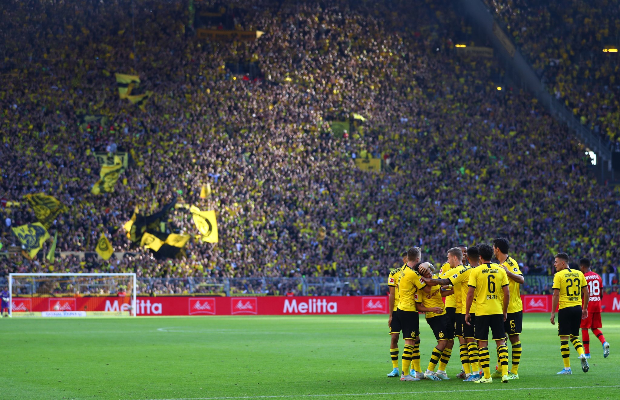 O Xrhsths Bvb Buzz Sto Twitter It Ends 4 0 A Fantastic Response By Borussia Dortmund With A Deadly Counter Attacking Performance Favre Ball Played To Perfection Bvbb04 T Co 9gj3ytopai Twitter