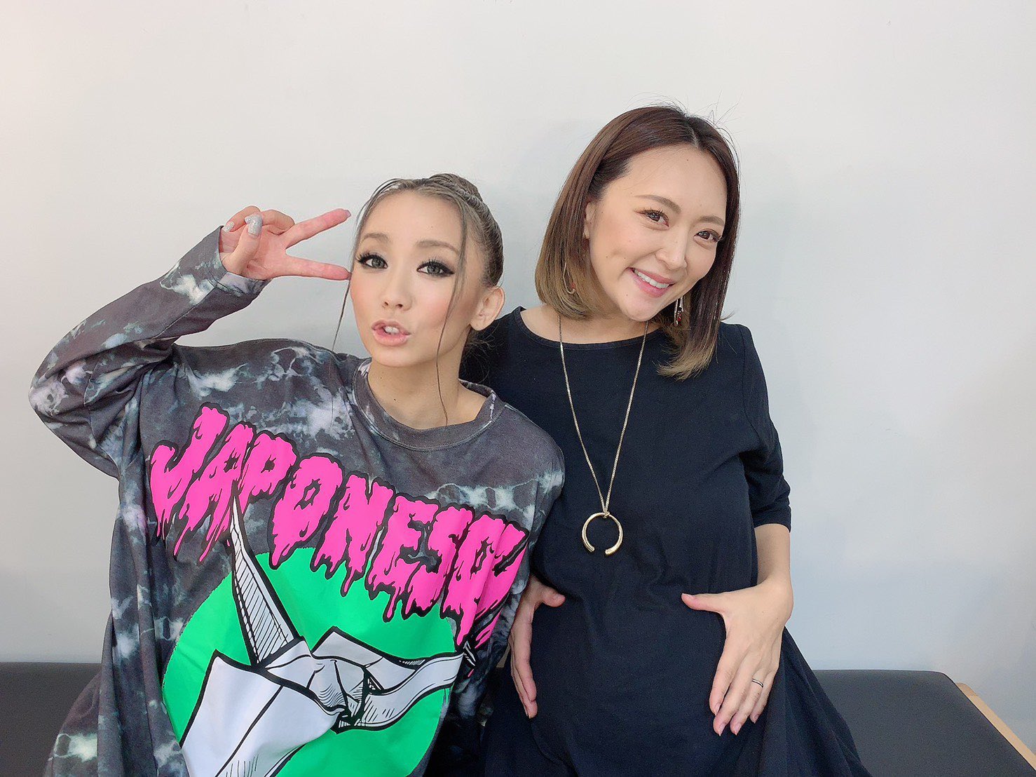 ものまね みかん 今日は來未子ねぇーさんのライブ初日に隣のママ友のみくちゃんと参戦 ステージ 迫力ありすぎて産まれるかと思った ねぇーさんのバキバキに割れた腹筋を見て私も産後 体型戻すの頑張ろうと誓った今日 この頃 ものまね みかん 今日は來未子ねぇーさんのライブ初日に隣のママ友のみくちゃんと参戦 ステージ 迫力ありすぎて産まれるかと思った ねぇーさんのバキバキに割れた腹筋を見て私も産後 体型戻すの頑張ろうと誓った今日 この頃
