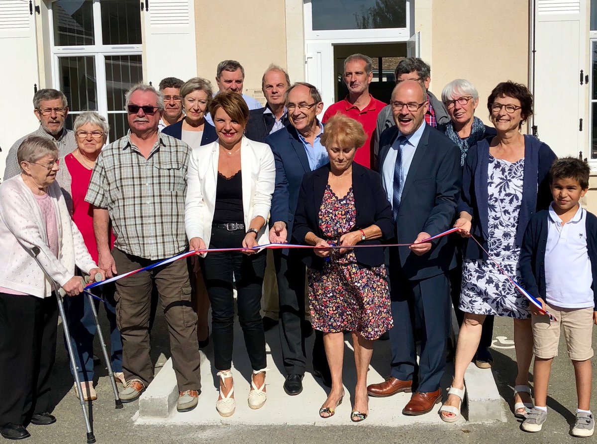 SylvieTolmont's tweet photo. À #Bousse ce matin, nous inaugurions les travaux de rénovation de la Mairie et de la salle des fêtes. L’occasion de saluer l’engagement constant des élus ruraux pour le maintien des services au bénéfice des habitants de nos territoires. https://t.co/ZRFnamewWd