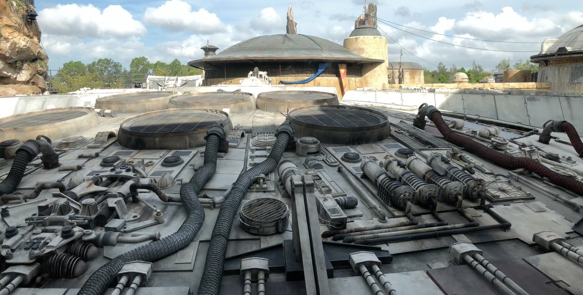 KeeganMC_TV's tweet image. Galaxy’s Edge is such a great spot to hangout in, and piloting/seeing the the falcon for the first time is truly something else. Definitely will be back once Rise is open! #BacktoBatuu