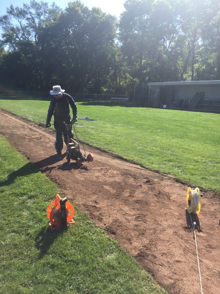 beloit_baseball's tweet photo. Working hard or hardly working?? Field crew has been up since 8 am making our field look brand new! #BeloitBaseball #D3Baseball https://t.co/oLPdJCwGrs