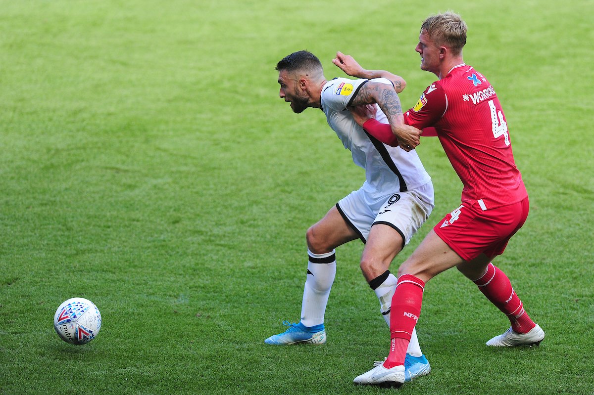 SwansOfficial's tweet image. 📸 Keep battling @BorjaBaston! 💪

💻 Match Centre 👉 bit.ly/2lRnv2T

🦢 0-0 🔴

#SWAvFOR | @SkyBetChamp