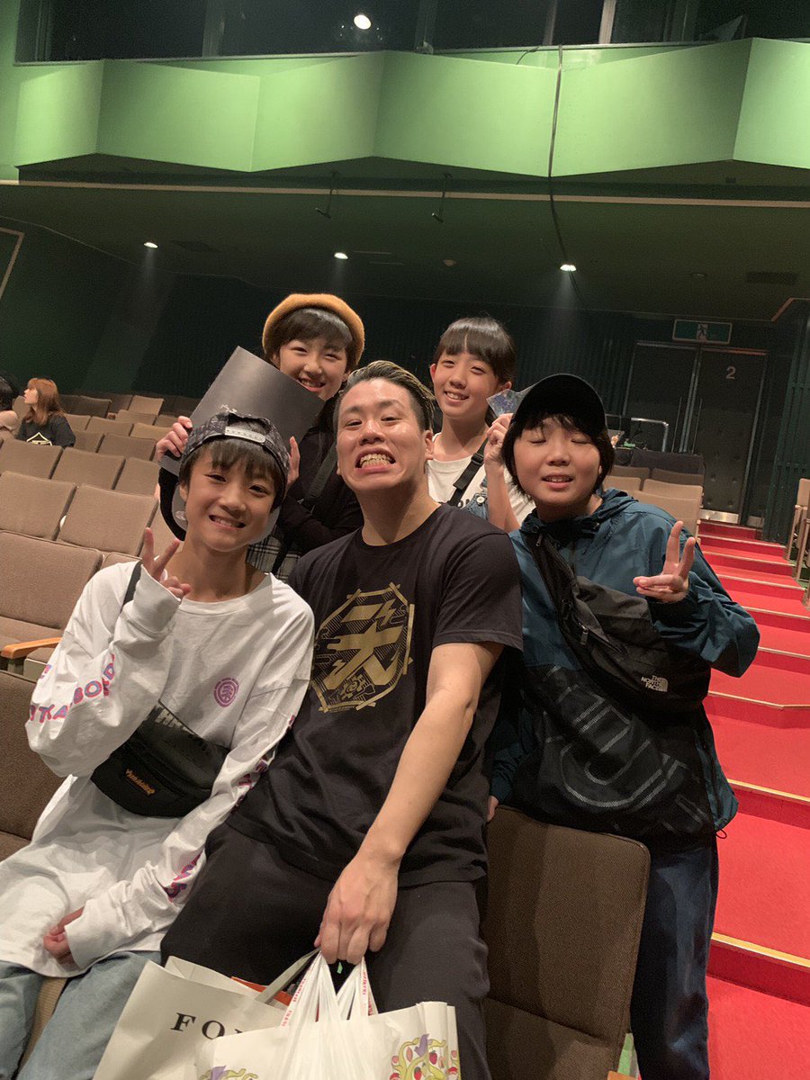 yurabooo's tweet photo. 梅棒「ウチの親父が最強」を見て来ました！

僕が4年生の時に見て凄く大好きだった作品の再演を見ることが出来て嬉しかったです！

#ウチパパ https://t.co/yIru0gzSlQ