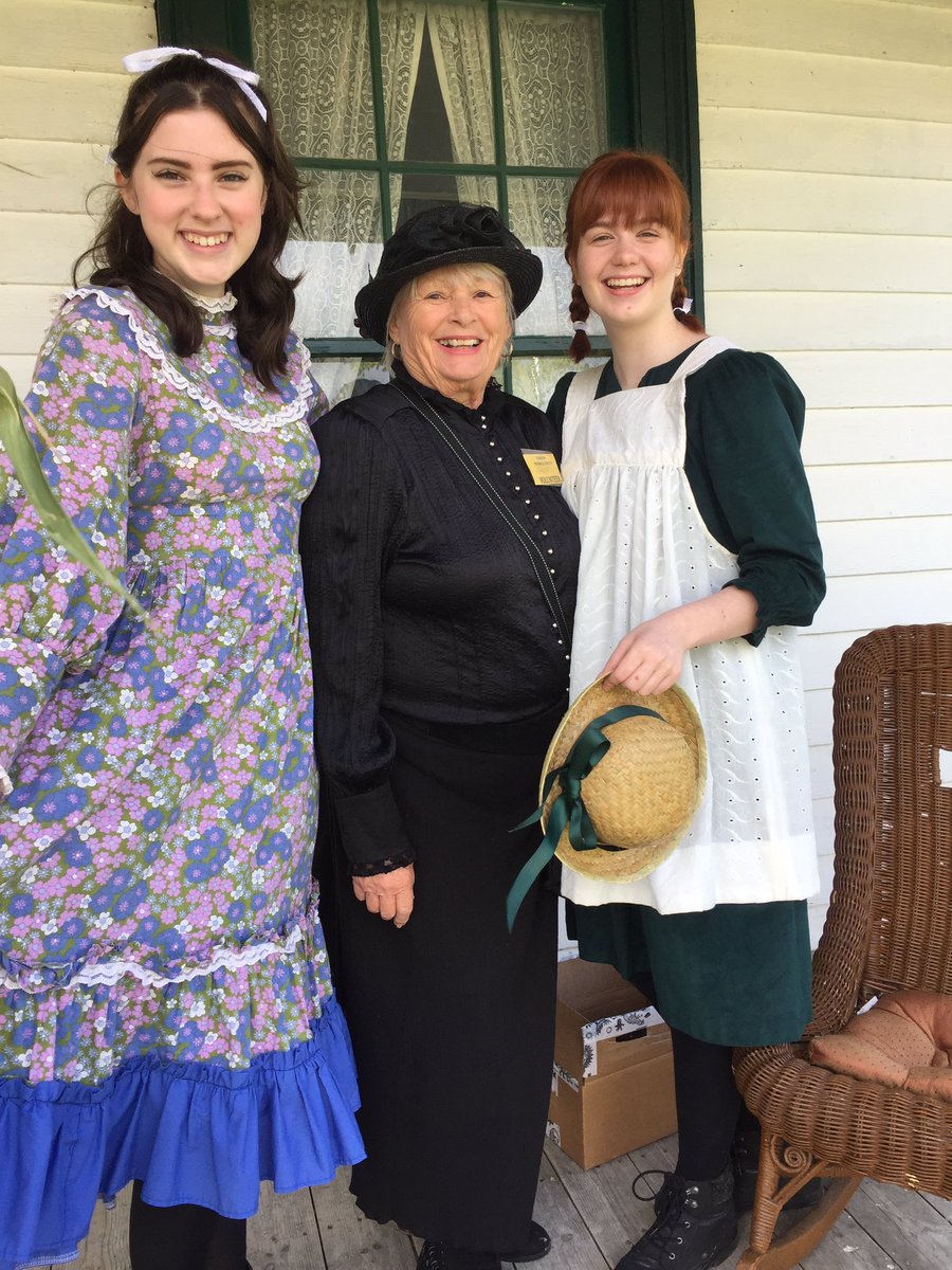 rmpslc's tweet photo. Hanging with Anne of Green Gables and her kindred spirit Diana @ the Harvest Festival at Georgina Pioneer Village @TheQVPlayers https://t.co/nWQVNkmRdQ