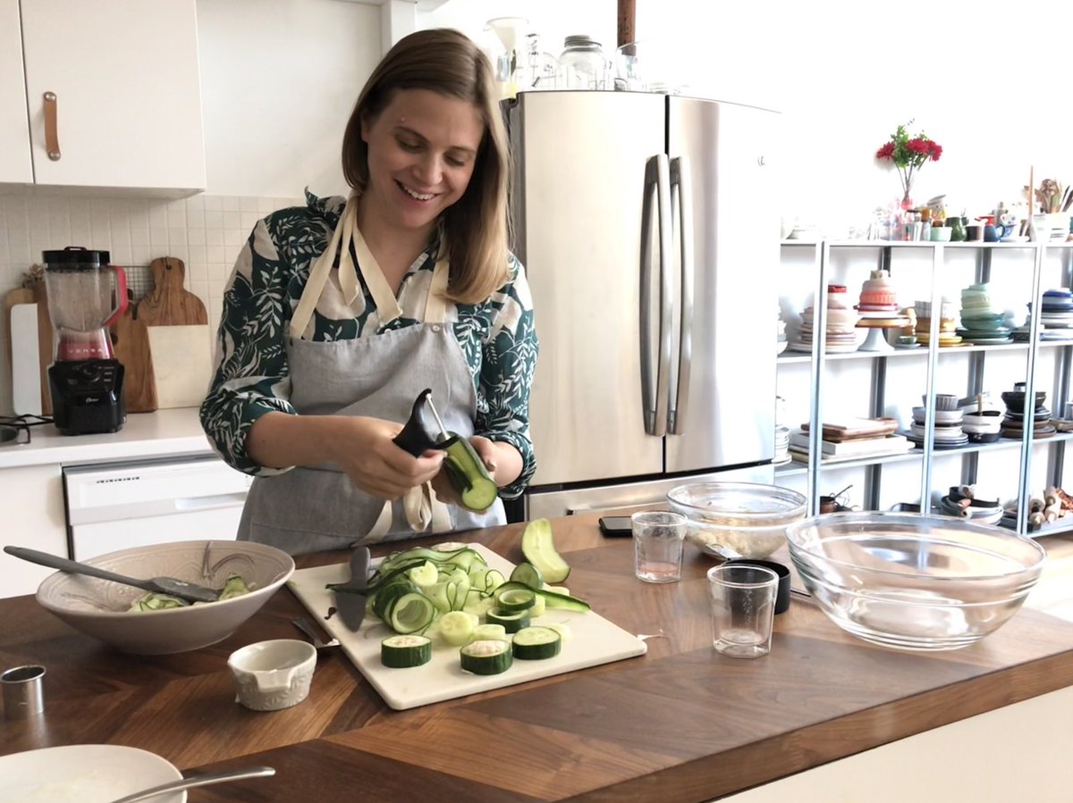 Des recettes à garder en tête si vous achetez des concombres au marché ! Toujours beaucoup de plaisir dans la cuisine avec <a href="/JennBartoli/">Jennifer Bartoli</a> et une chronique à <a href="/matintoronto/">Y a pas deux matins pareils</a> ! bit.ly/2kz4DFP #bouchardises #1ingrédient3recettes
