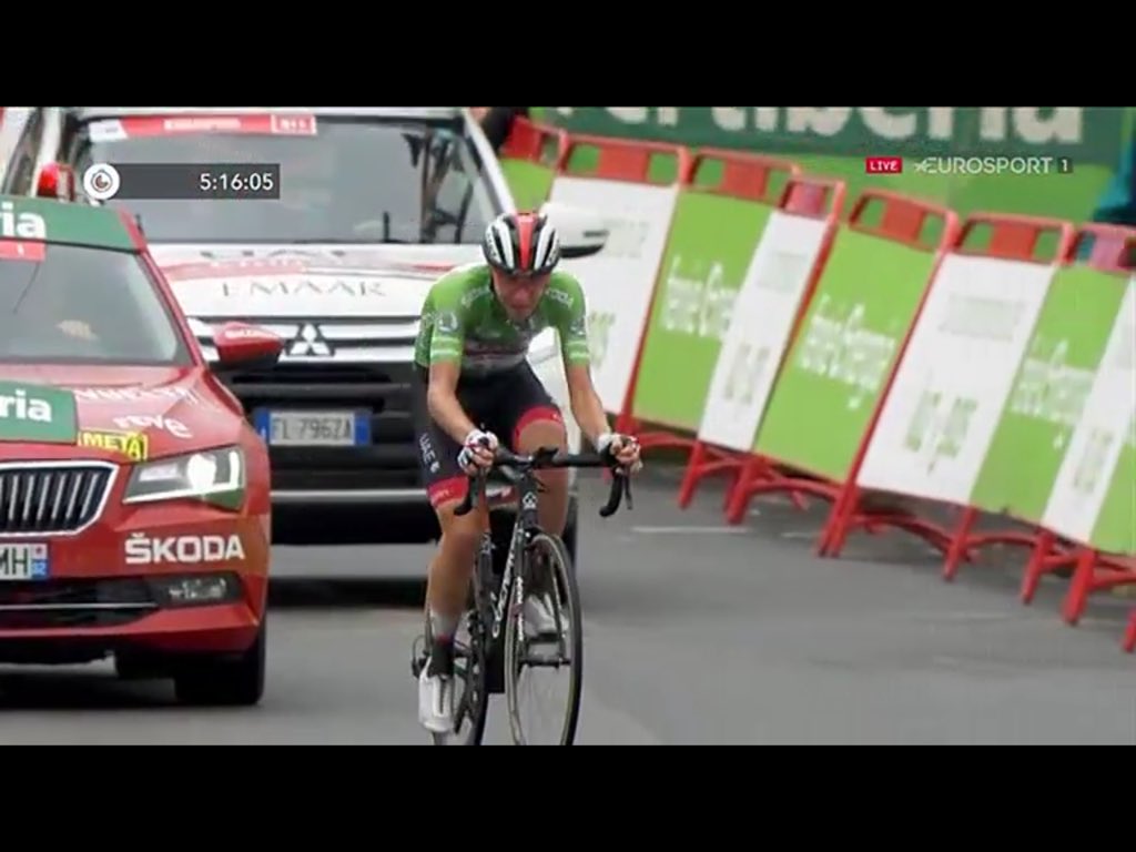 LHigginswal's tweet photo. @TeamUAEAbuDhabi @TamauPogi @lavuelta It’s been an absolute privilege to watch that ride, if you didn’t know about Pogi before you do now chapeau 👏🏻👏🏻 #LaVuelta19 https://t.co/wbsTe1EIc6