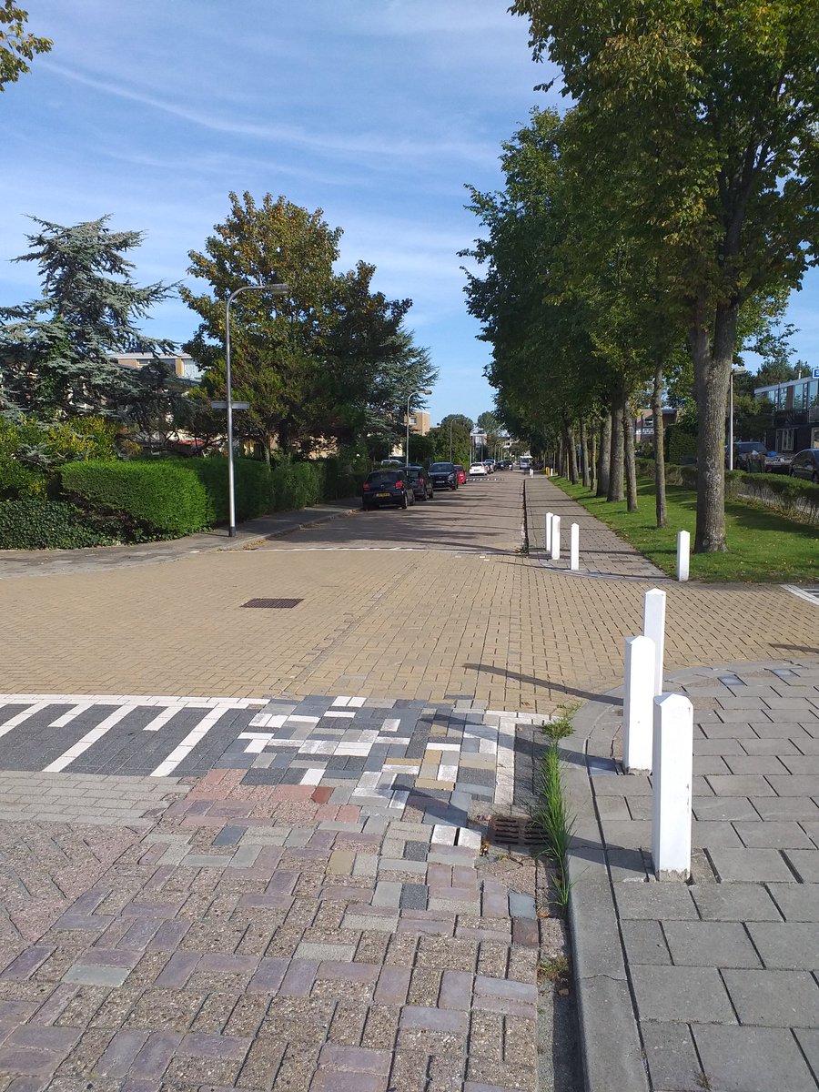 Buffel_w's tweet photo. Hey @gemeentekatwijk ! Is het geld al ruim een jaar op of laten jullie het voor altijd zo onfatsoenlijk erbij liggen?🤔. Alleen het laatste stukje is weer (redelijk) netjes teruggelegd. Gaat er nig iets gebeuren voordat er ongelukken gebeuren vooral met fietsers? #hobbeldebobbel https://t.co/fX8BhdsgXU
