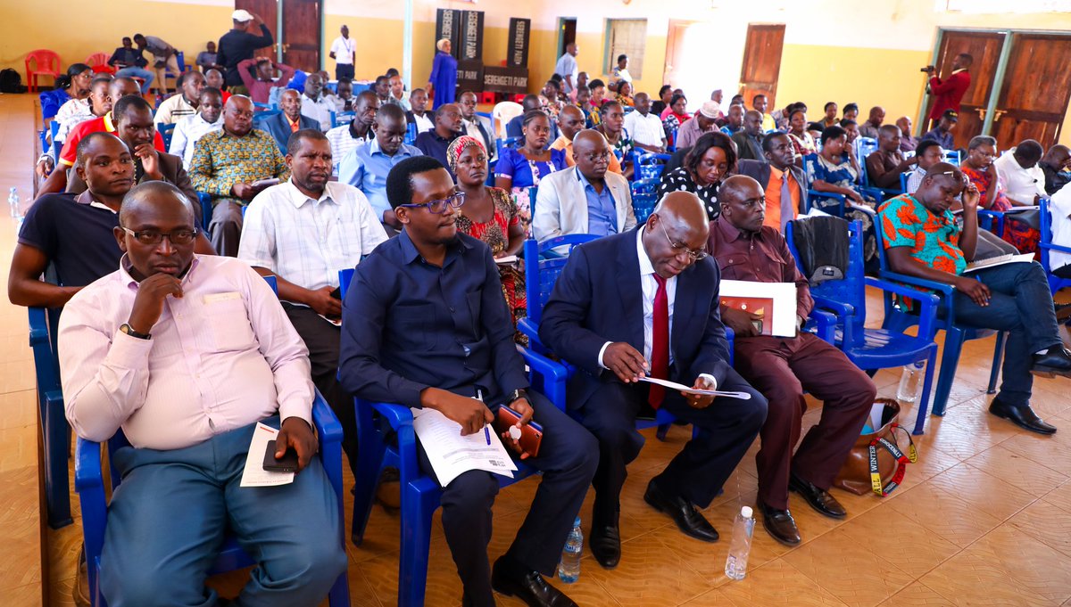wizara_elimuTz's tweet photo. "Kama imeanzishwa benki mahususi kwa ajili ya mwalimu ni matarajio ya Serikali kuwa benki hii iwe rafiki kwa mwalimu, imuondolee adha na usumbufu ambao mwalimu amekuwa akidhalilika katika kutafuta mikopo"

# Waziri Ndalichako
#Kufunga Kongamano la Walimu Wialayni Kasulu-Kigoma https://t.co/CVNtpI2vTw