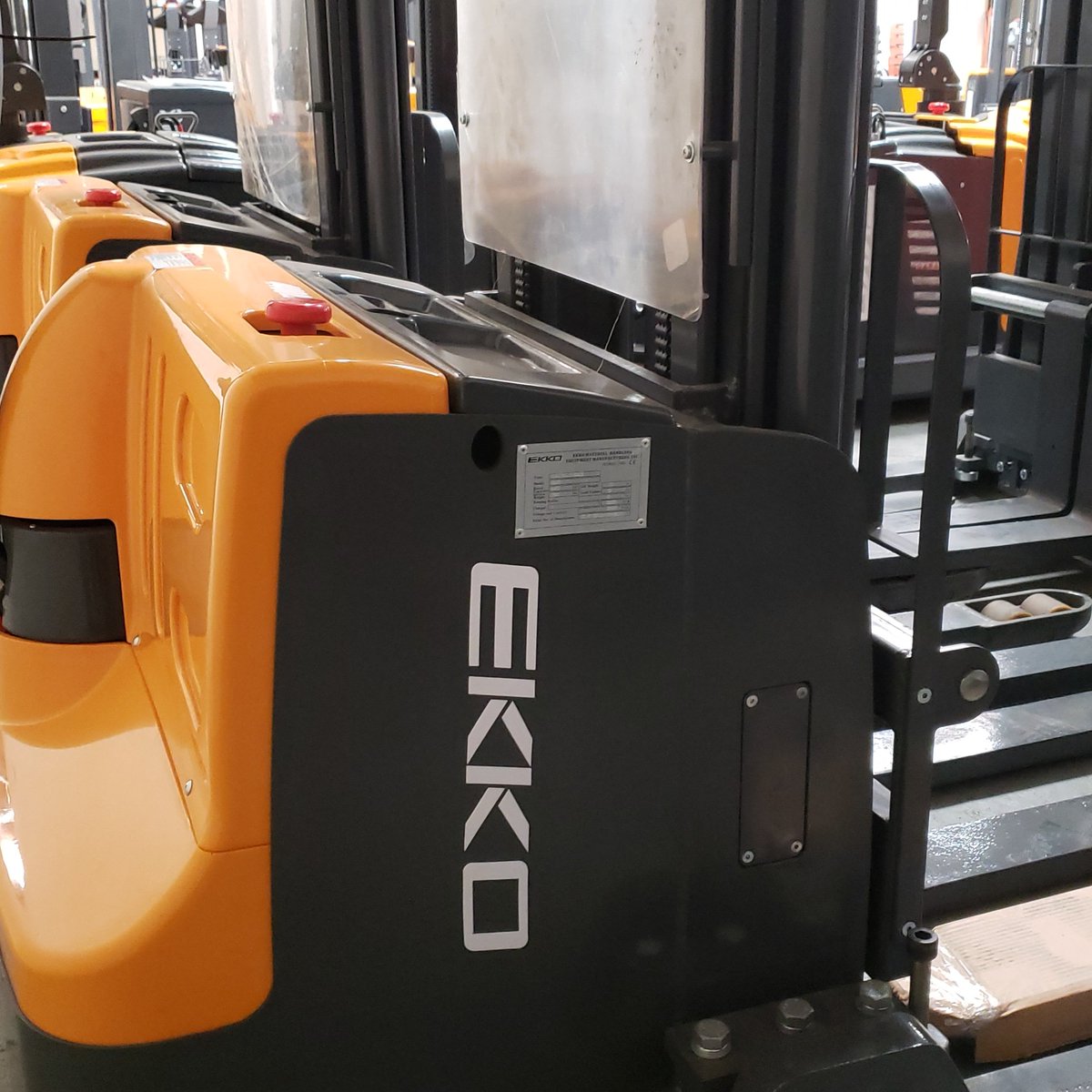 EKKOlifts's tweet photo. #EB20E 4400#, 177", Walkie Straddle Stacker #ekkolifts #ekko #forklift #lifttruck #forklifts #lifttrucks #materialhanding #materialhandlingequipment #industrialequipment #warehouseequipment #warehousingsolutions #warehousing #distribution #distributor #logistics https://t.co/WF9FDZWtRl