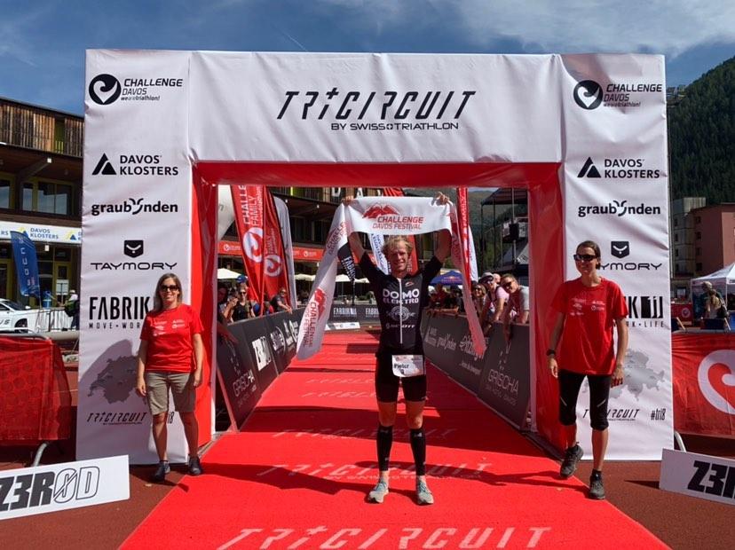 Domoscottteam's tweet photo. @pieterheemeryck spoelt WK kater door met 4e @Challenge_Famil overwinning van het seizoen! Na 2 x 2e in #Davos winst in de 3e editie van deze spectaculaire wedstrijd. @sporza @sportwereld_be @3athlon_BE @hlnsport  📸 Kasper Pedersen https://t.co/0mpWEmZnbd