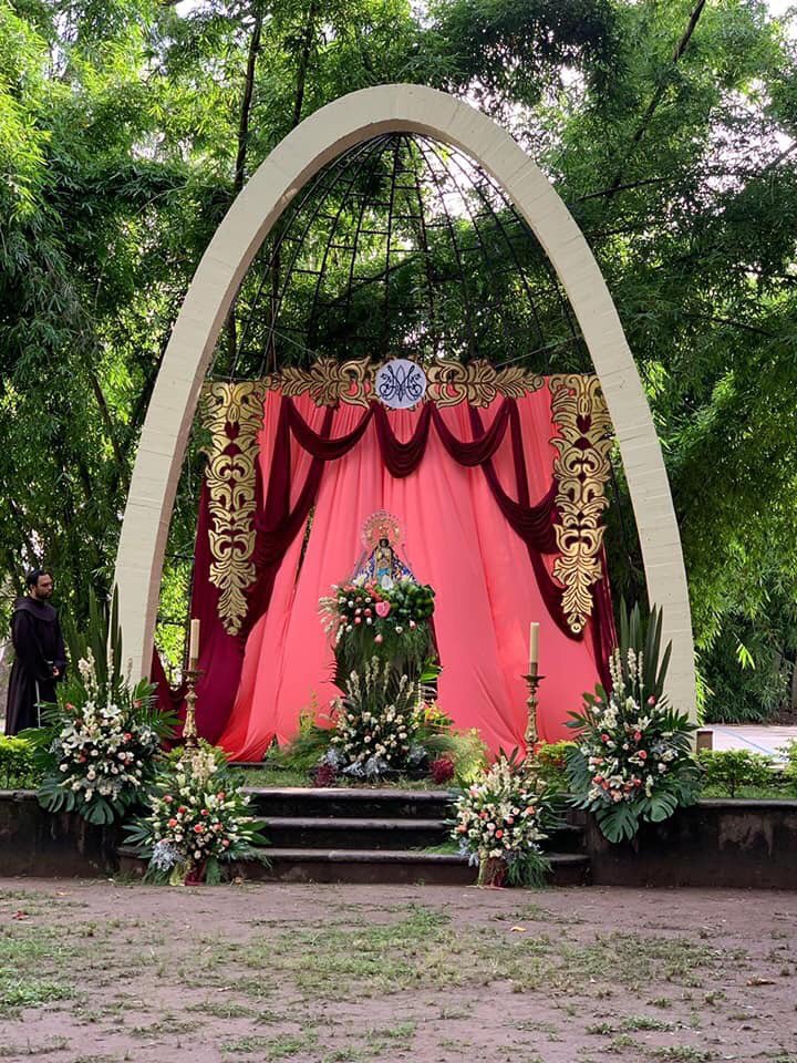 Semguad's tweet photo. Hoy en el Seminario, junto con nuestra comunidad de feligreses, nos reunimos para despedir a Nuestra Señora de Zapopan y agradecemos su presencia entre nosotros pidiéndole nos haga siervos fieles a ejemplo suyo. 

#SeminarioDiocesanoDeGuadalajara
#ATiTeDigoVenYSígueme https://t.co/HrqSOdgfqU