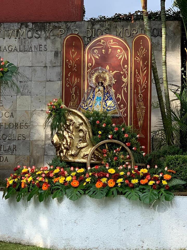 Semguad's tweet photo. Hoy en el Seminario, junto con nuestra comunidad de feligreses, nos reunimos para despedir a Nuestra Señora de Zapopan y agradecemos su presencia entre nosotros pidiéndole nos haga siervos fieles a ejemplo suyo. 

#SeminarioDiocesanoDeGuadalajara
#ATiTeDigoVenYSígueme https://t.co/HrqSOdgfqU