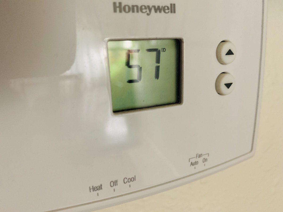 EmeraldZoo's tweet photo. And this was the temp inside this morning and it felt heavenly. Serviced the cooling system already and just ripped a massive #FireDab the left my lips tingling. SMACK right in the face euphoria instantly. https://t.co/Ik91hJ8tFM