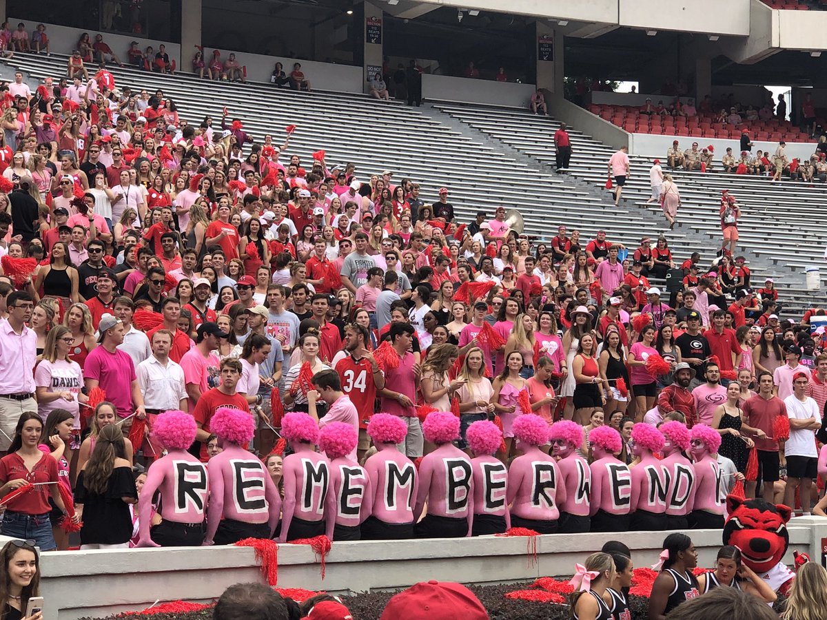 JC_RWRC's tweet image. Very Classy. #WearPinkForWendy @RWRCRadio