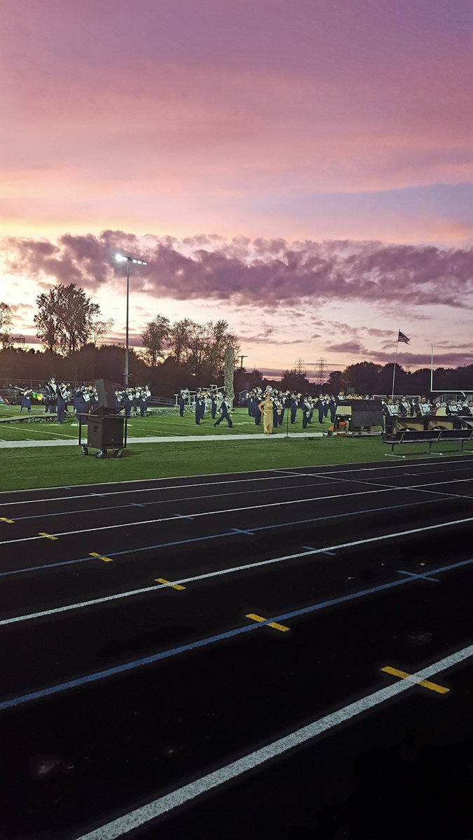 MrSimmsAP's tweet photo. Perfect night for some football! #glcshs https://t.co/kuVzeZfgID