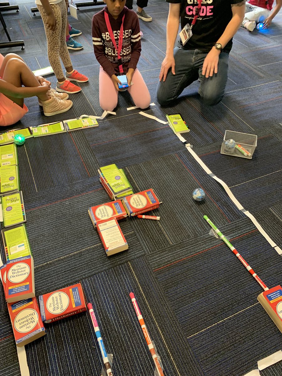 volunteerBGCDC's tweet image. Learning robotics through a man-made maze.  #futuretechboss #blackgirlscode #futuresoftwaredevelopers