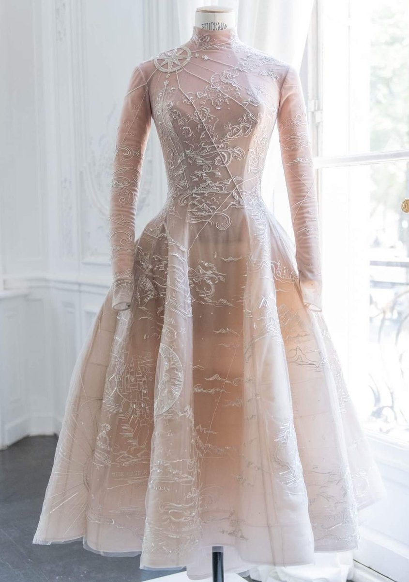 FashionweekNYC's tweet photo. Take a look at the Paolo Sebastian Fall 2019 Couture Collection 😍😍😍 https://t.co/iNA0rzFonE