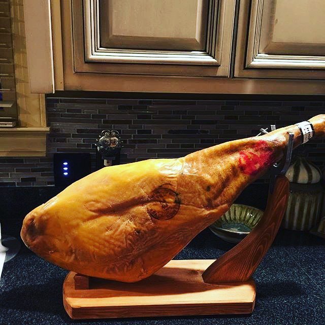 If you’re looking for kitchen decor, I have found  a nice Iberico ham works well!
.
.
.
#serrano #iberico #ham #bellota #charcuterie #cured #natural #jamon #yummm  #realfood  #cheflife #chefsofinstagram #buzzfeedfood #huffposttaste #truecooks #getinmybel… ift.tt/2ZXblZq