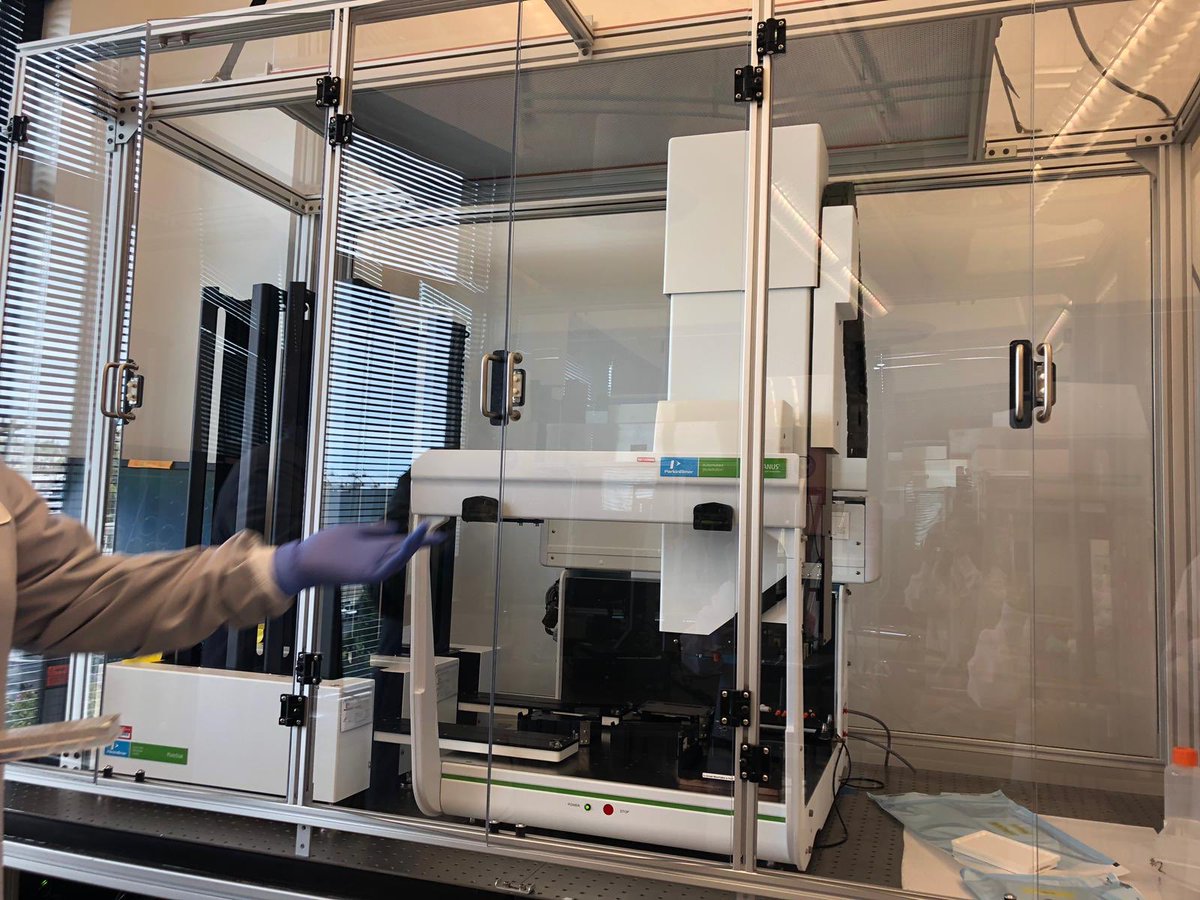 JennyDuBell's tweet photo. Had a tour of IDRI’s BSL3 labs this week while they were decommissioned. Also had a tour of high-throughput screening labs where early TB screening takes place. Love the hands-on learning directly from our scientists! @IDRItweets @KobinaNfanti @pinkblueskies @Merck #RTCFellows https://t.co/vMS0LpWSJ1
